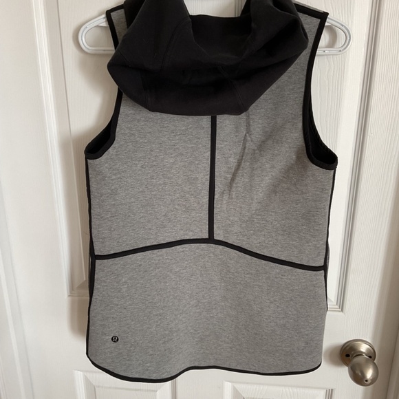 Lululemon Reversible Vest, Size 6 - Picture 3 of 10
